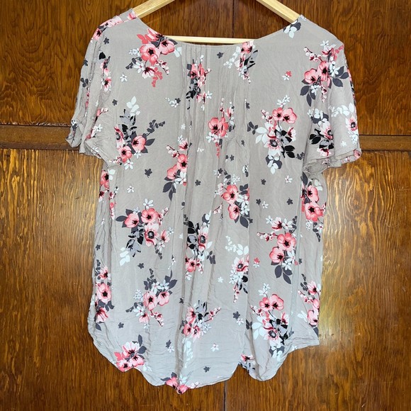 Torrid Size 0 Women's Large Neutral Ditsy Floral V Neck Flowy Shirt - Picture 3 of 6